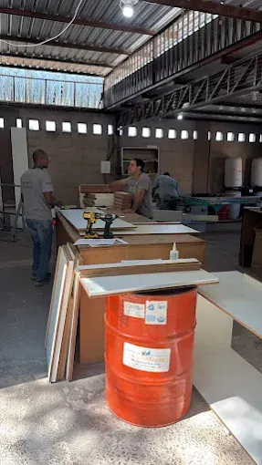 Equipe trabalhando na produção Refinatto